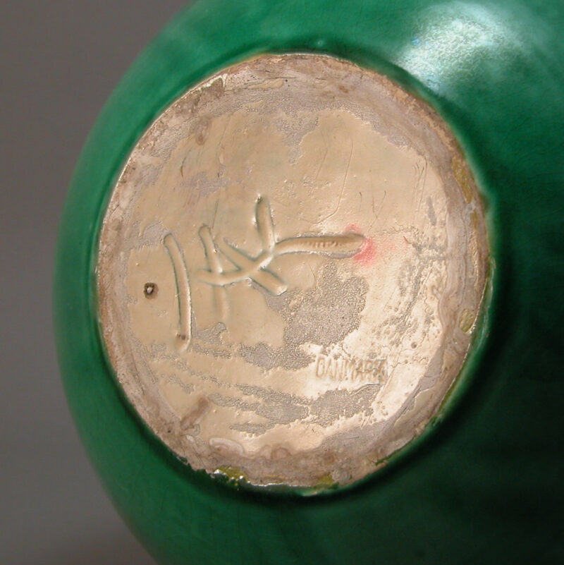 HAK, Herman Kahlers signature, is shown inscribed on the base.