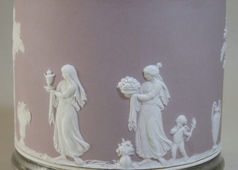 wedgwood lilac biscuit barrel lady templeton (3)