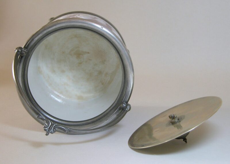 wedgwood lilac biscuit barrel lady templeton (7)