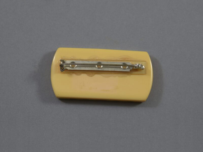 bakelite art deco butterscotch brooch (2)