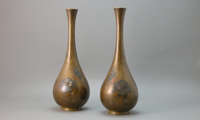 japanese theatrical meiji bronze vases (2)