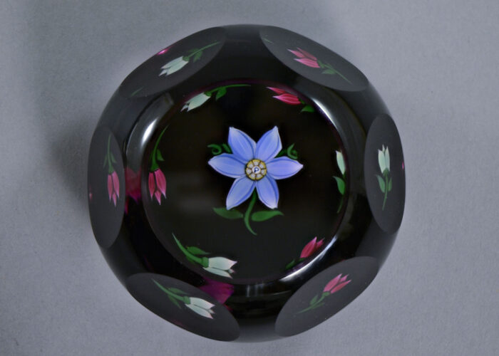 Perthshire Flower & Bud Paperweight