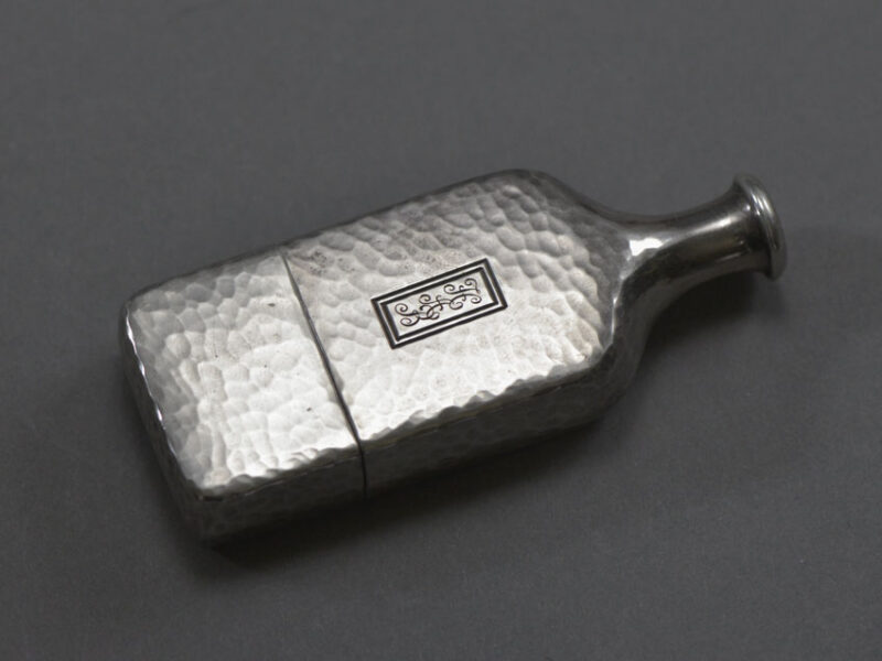 Condensed for travel the bottle form razor is shown in travel mode.