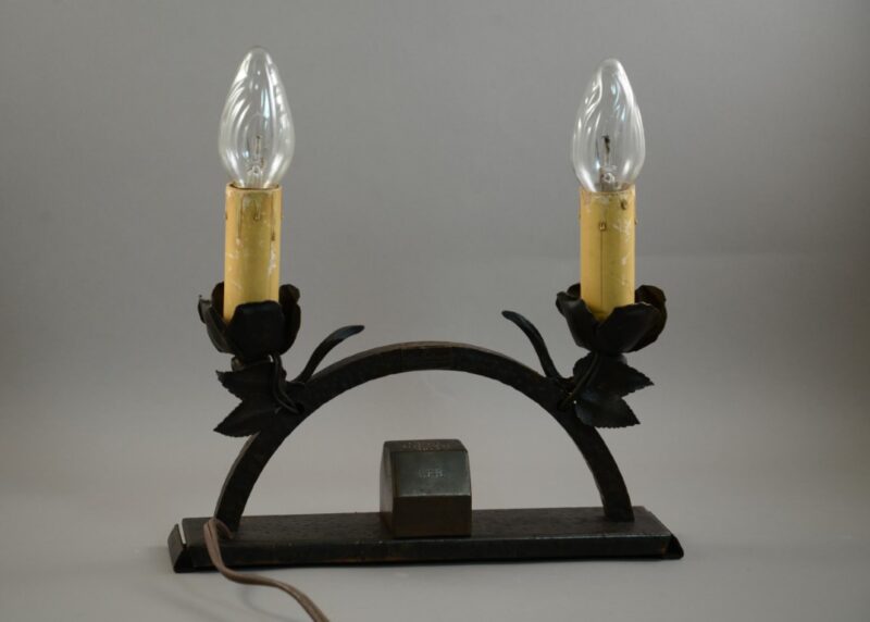 Canadian Pacific Railway Razor Lamp Two light bulbs extend from faux-candles situated inside a copper rose either side a patinated brass arch trellis, to the central cove is affixed the razor transformer and light switch.