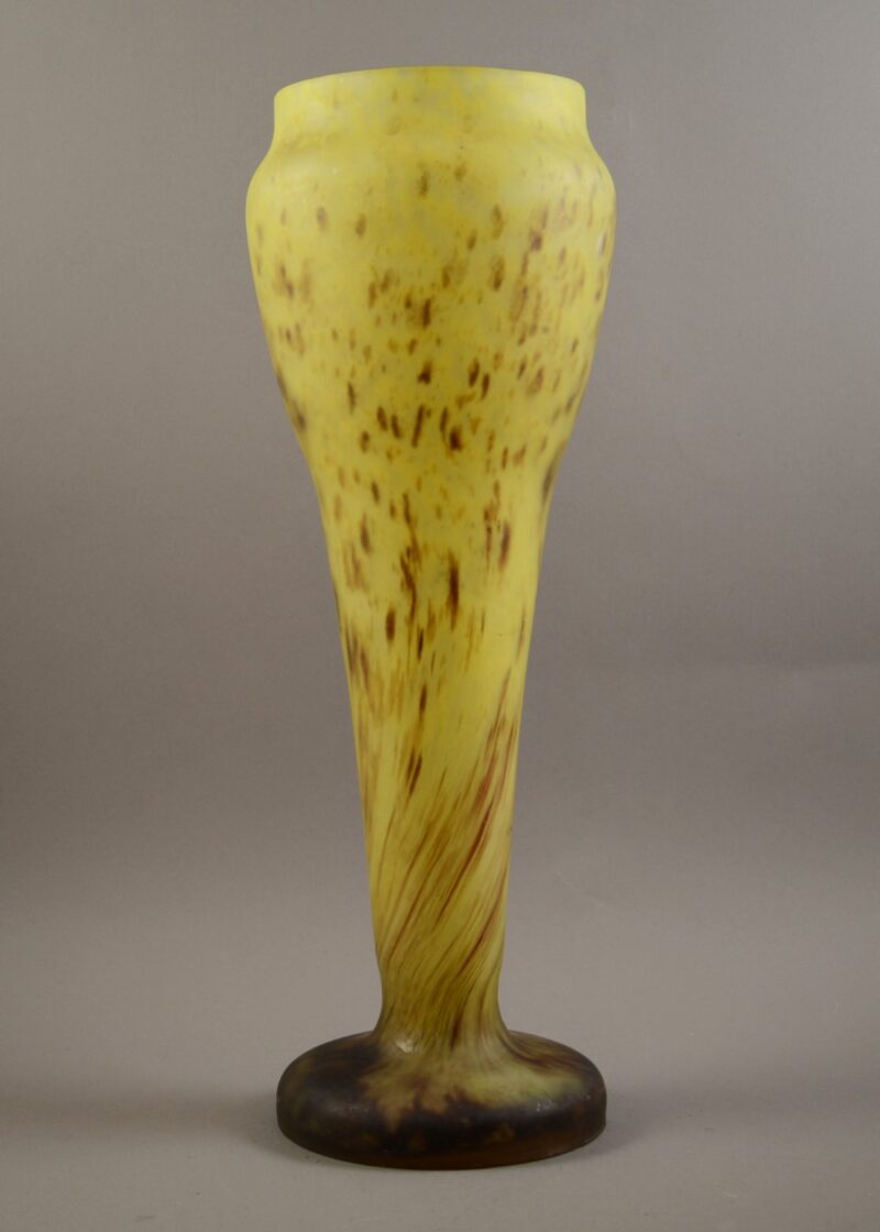 schneider jades vase 1048