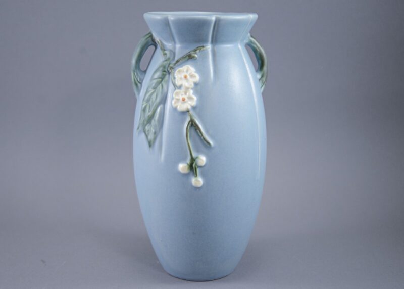 weller vase white flowers