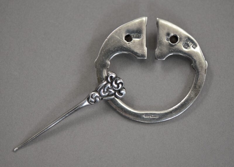 robert allison penannular brooch sterling siver scottish (3)