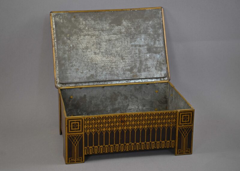 huntley and palmer italian casket biscuit tin (2)
