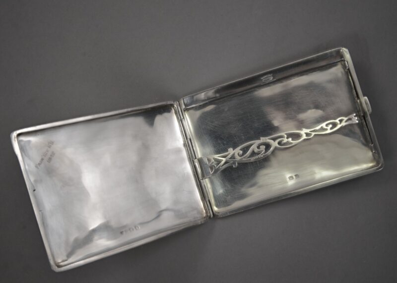 royal canadian naval volunteer reserve wwii sterling silver cigarette case (4)