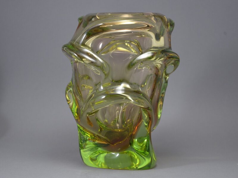 beranek uv glass propeller vase (4) beranek uv glass propeller vase (4)