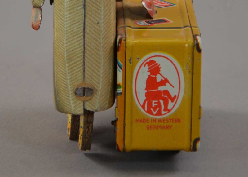 fritz voit mann kimmer walking suitcase traveller tin toy (9) fritz voit mann kimmer walking suitcase traveller tin toy (9)