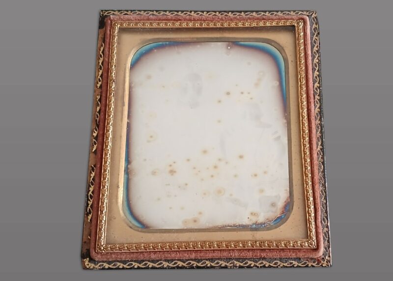 woman child daguerreotype mourning brooch (3)