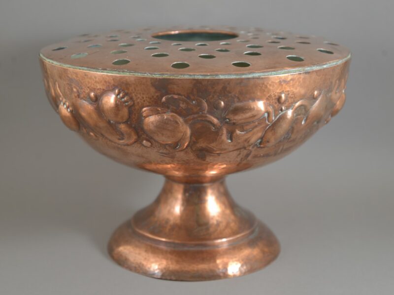 newlyn rose bowl pedestal