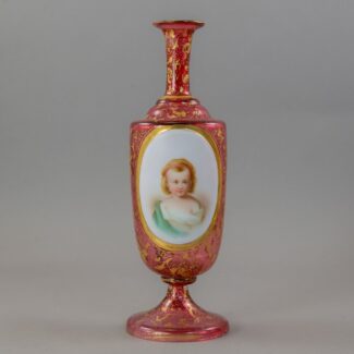 2026.05.02.10.41.40 1 josephinenhutte cranberty portrait vase