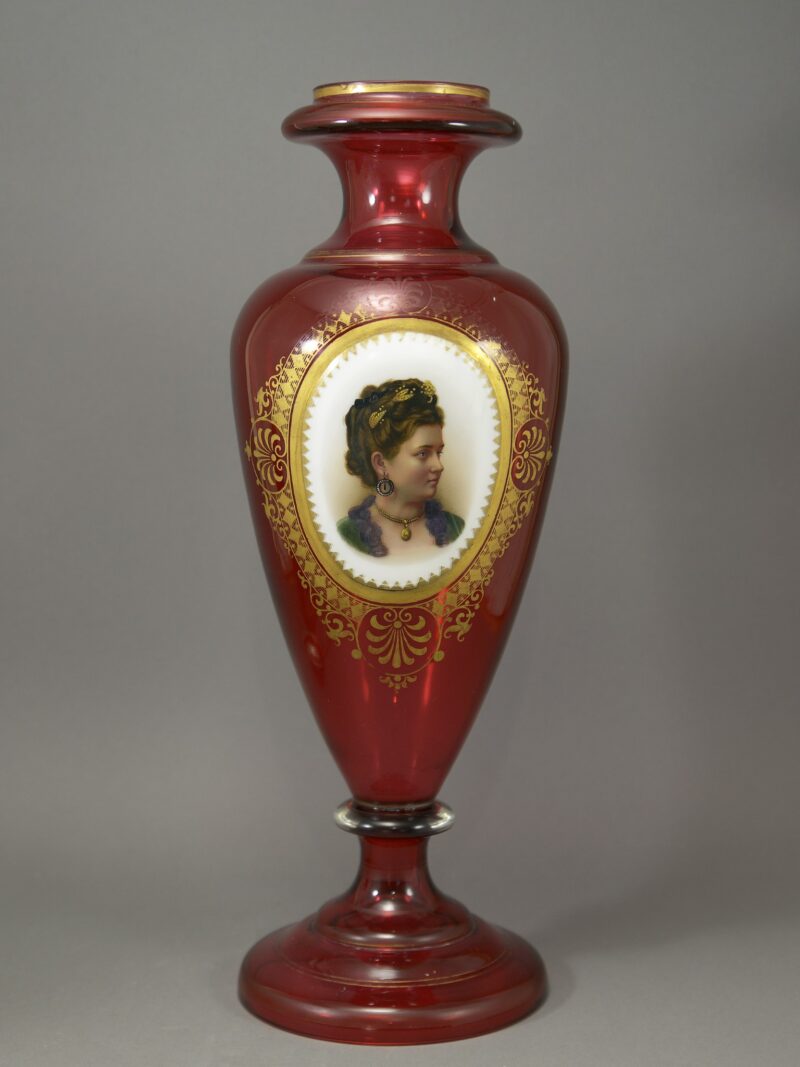 josephinenhutte potrait vase