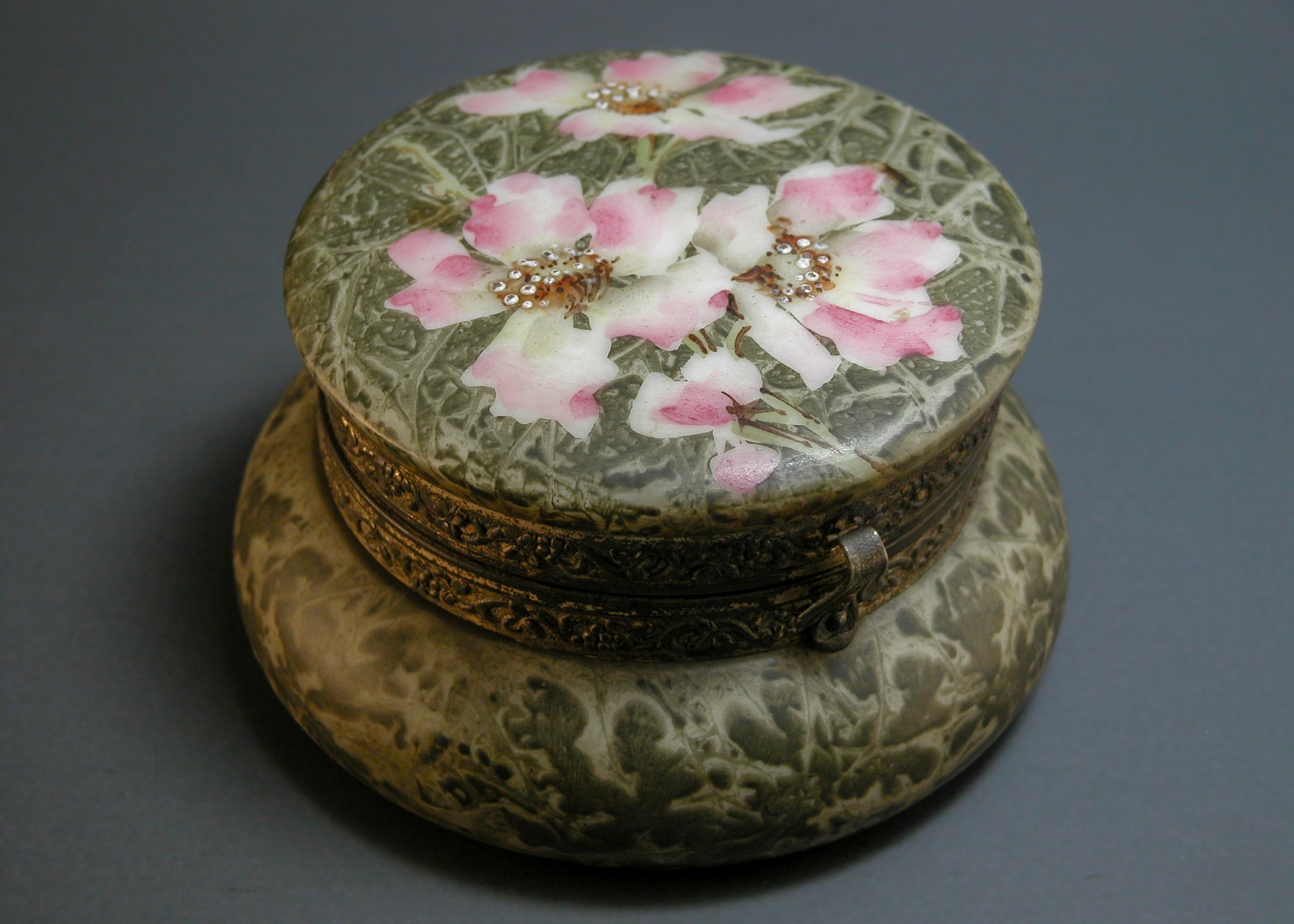 C F Monroe – Dresser Box – Kelva
