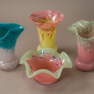 6 vasart v001 trefoil cabinet vase blue white (Custom)
